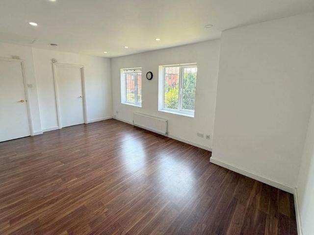 Studio for rent in Toddington, Bedfordshire