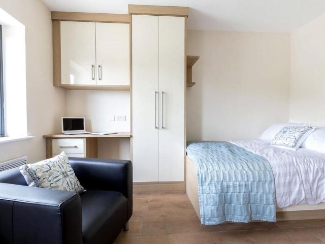 Studio for rent in Lofthouse, West Yorkshire