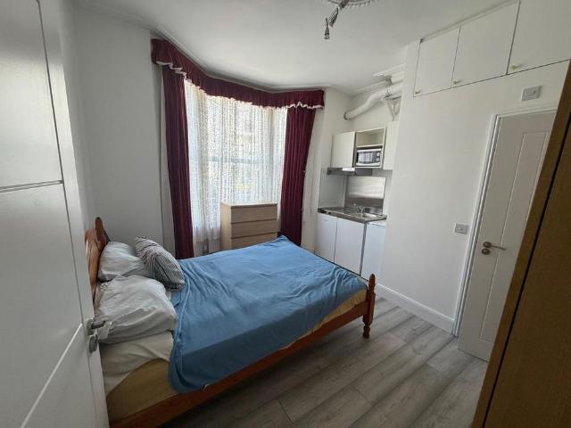 Studio for rent in London Borough of Brent, Greater London