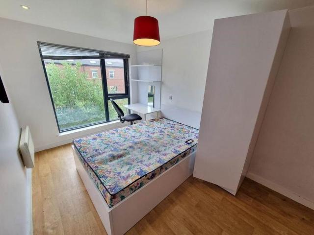 Studio for rent in Headingley Hill, Leeds
