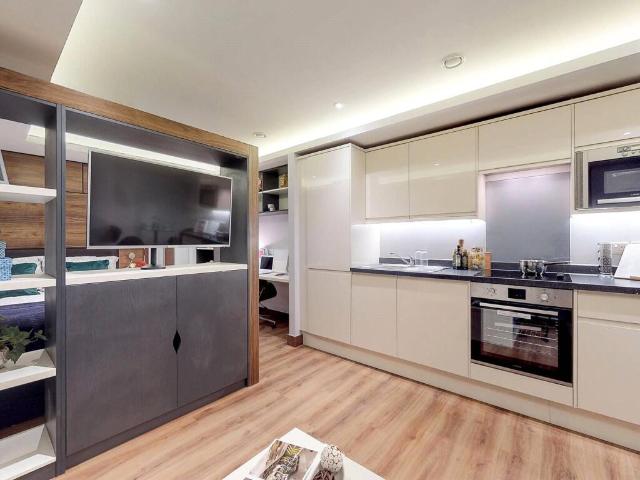 Flat for rent in Beddington, Greater London
