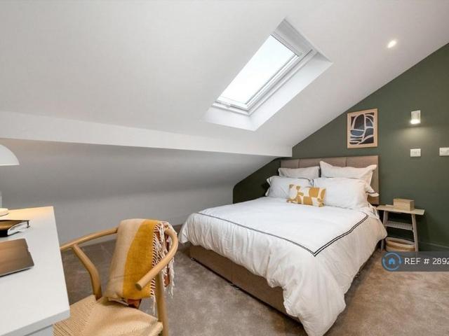 Studio for rent in Caldermill, East Midlands