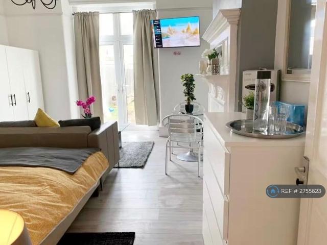 Studio for rent in London Borough of Croydon, Norbury