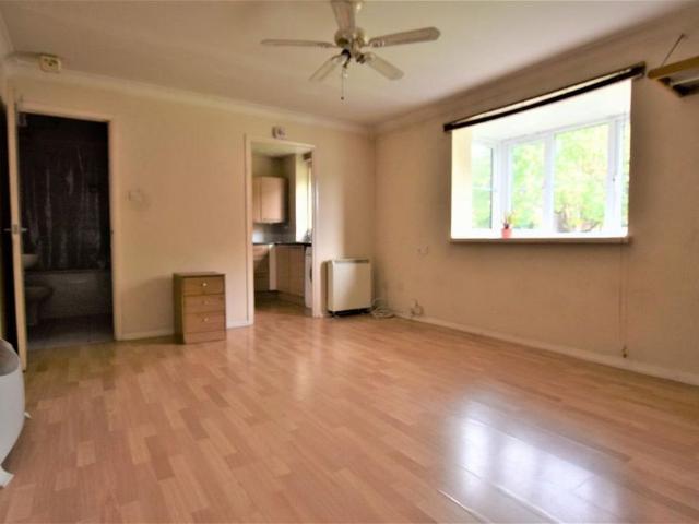 Studio for rent in Grays, Essex