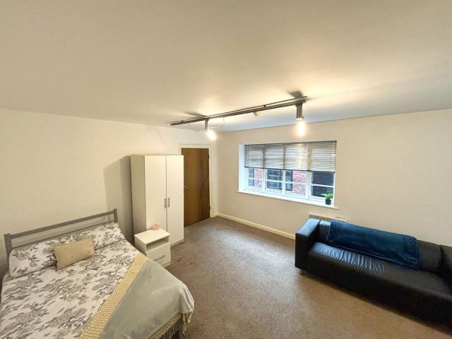 Studio for rent in City Centre, South Yorkshire