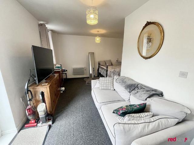 Studio for rent in Coedkernew, Wales