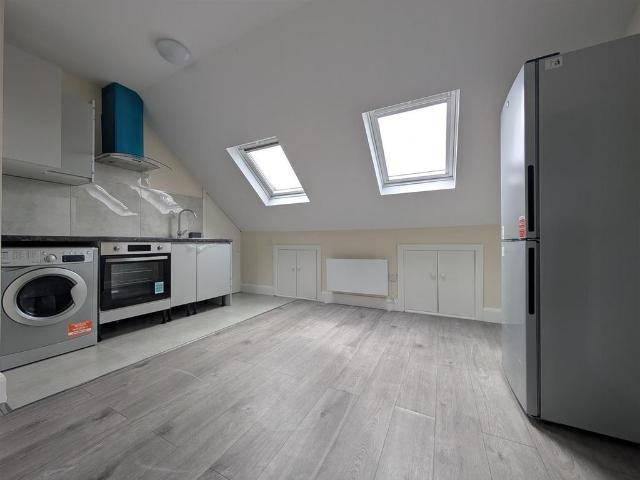 Flat for rent in London Borough of Hounslow, Greater London