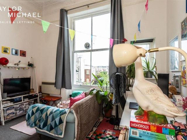 Studio for rent in Aldrington