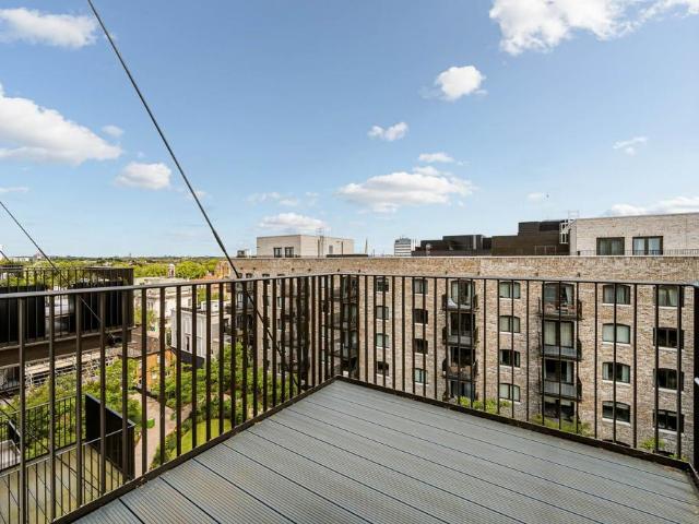 Flat for rent in London Borough of Hounslow, Greater London