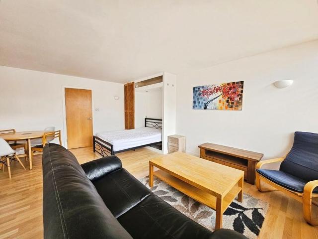 Studio for rent in High Field, York