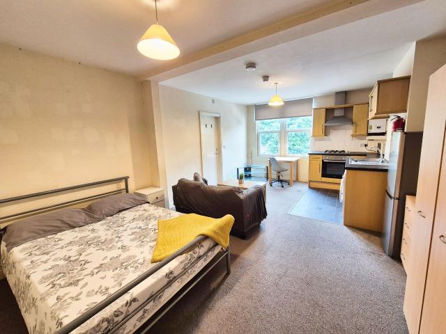 Studio for rent in Broomhill, South Yorkshire