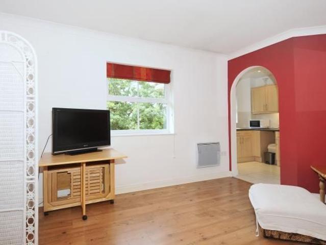 Studio for rent in Charlton, Spelthorne
