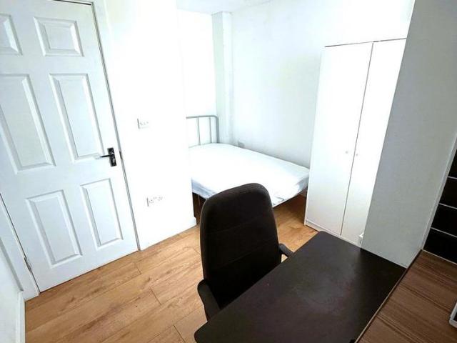 Studio for rent in Loxford, Greater London