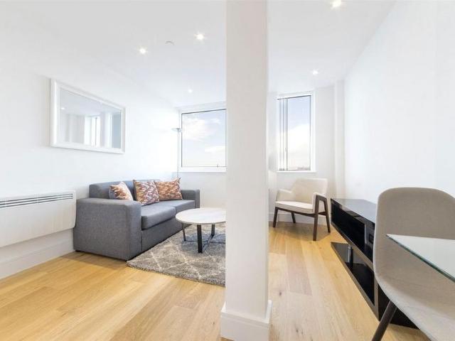 Studio for rent in Slough