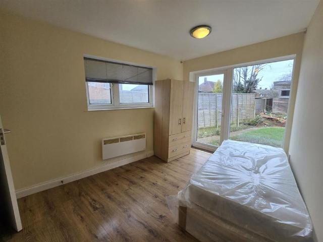 Studio for rent in London Borough of Croydon, Greater London