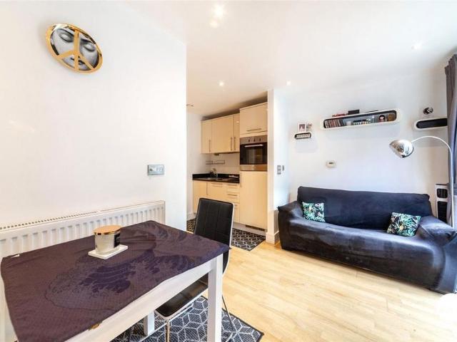Studio for rent in Isle Of Dogs, Greater London