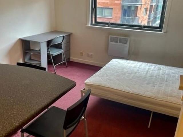 Studio for rent in Merchant City, Scotland