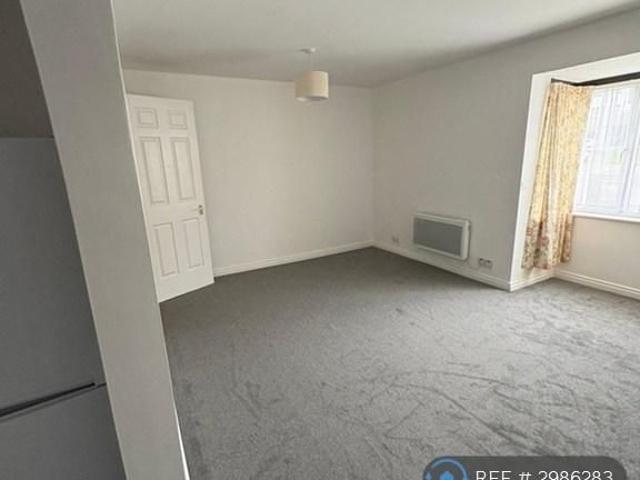 Studio for rent in Worcester Park Estate, Monks Orchard