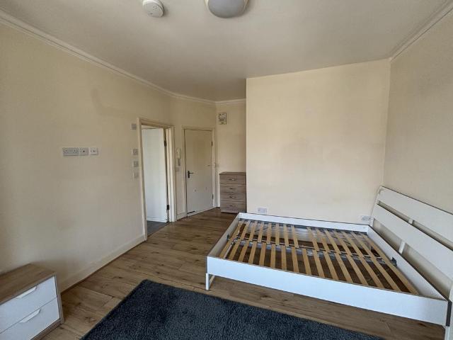 Flat for rent in Palmers Green, Greater London