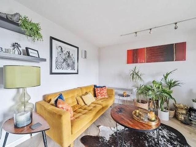 Studio for rent in Blackhills, Surrey
