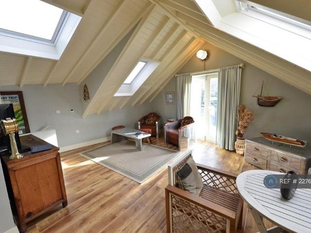 Studio for rent in Strode, Devon