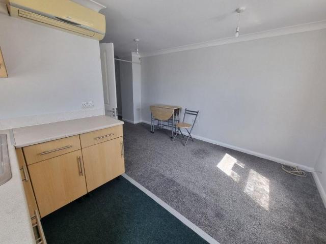 Studio for rent in California, Key Street