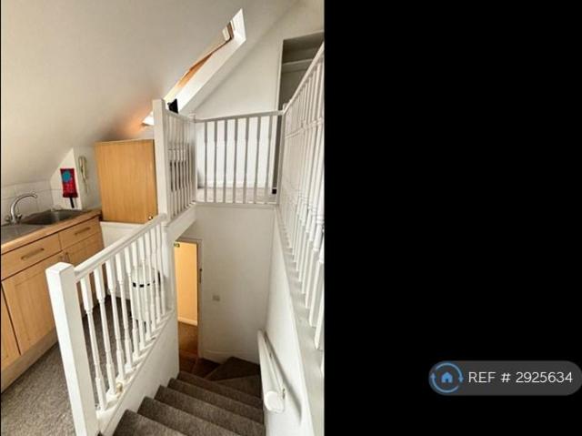 Flat for rent in Church End, Greater London