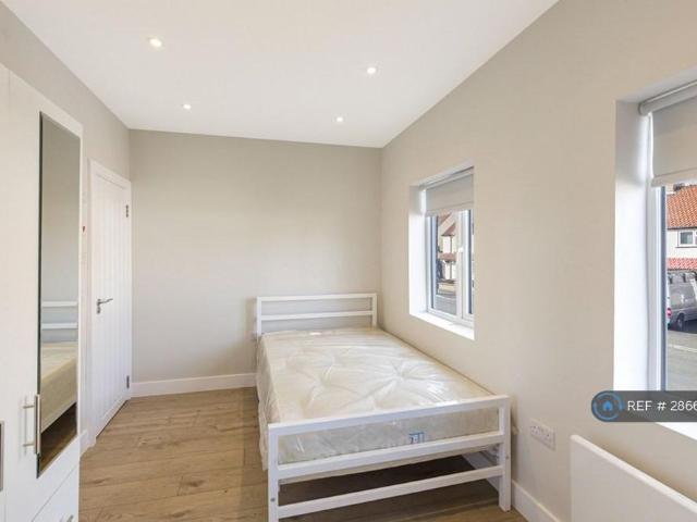 Studio for rent in South Ockendon, Essex