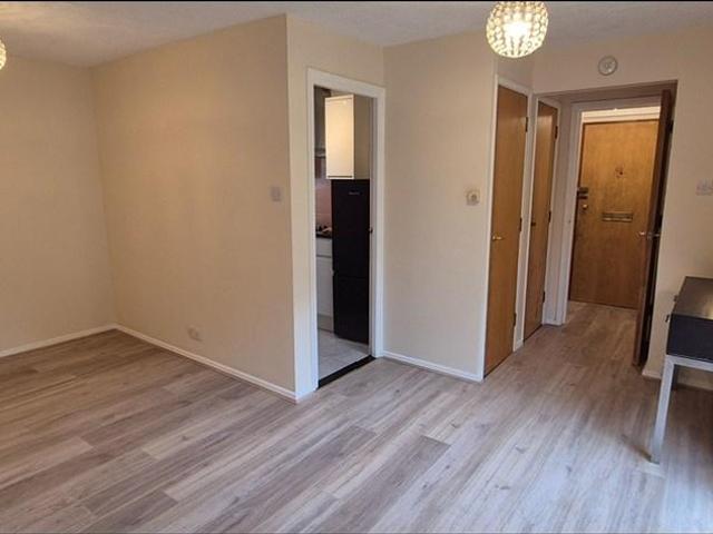 Flat for rent in Yiewsley, Greater London