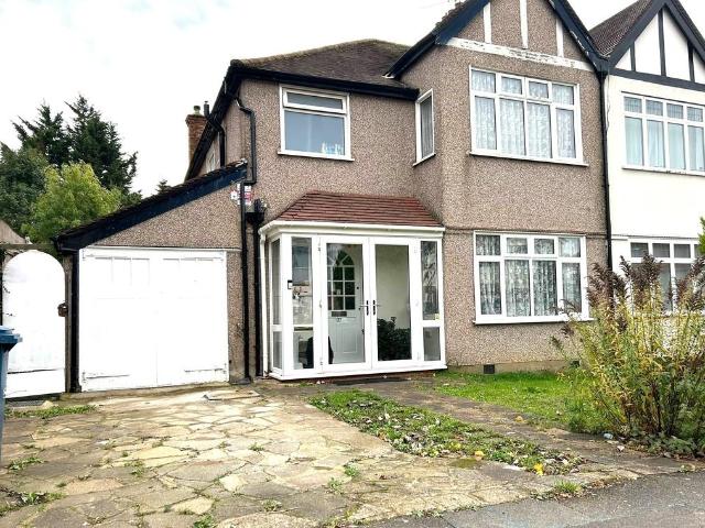 Flat for rent in Lane, Greater London