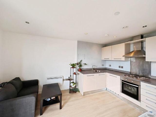 Flat for rent in Richmond Hill, West Yorkshire