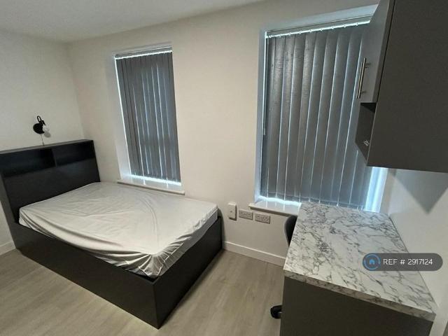 Studio for rent in Old Trafford, Trafford Park