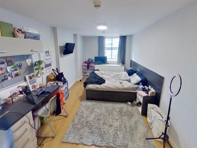 Studio for rent in St Ann's, Haddon