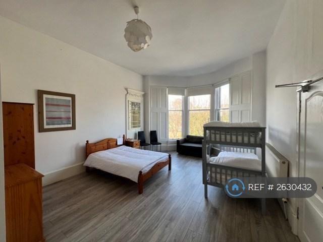 Studio for rent in Kinning Park, Scotland