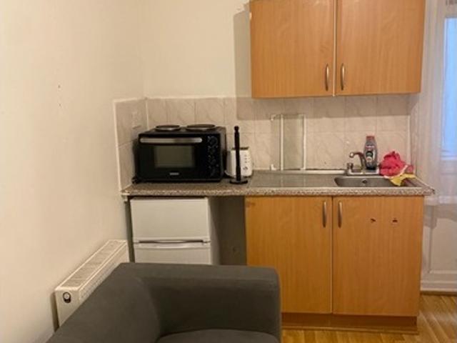 Studio for rent in Earl's Court, Greater London
