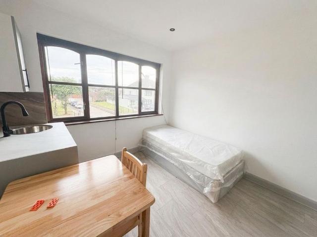 Studio for rent in Longlands, Halfway Street