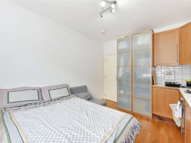Studio for rent in Shepherd's Bush, Greater London