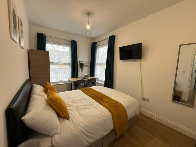 Studio for rent in London Borough of Hounslow, Greater London