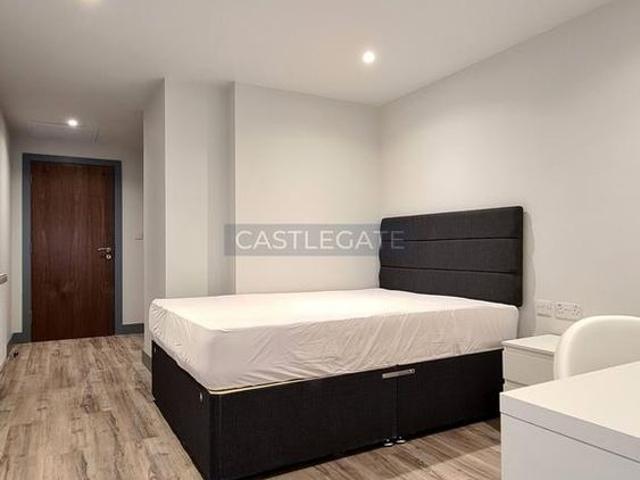 Studio for rent in Highfields, Huddersfield