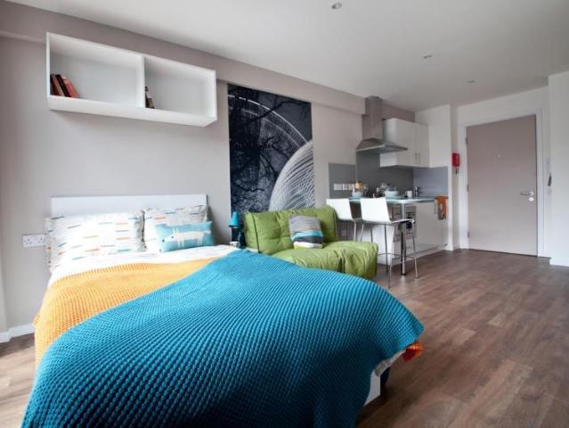 Studio for rent in Hillside, Leith