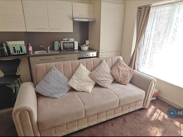 Flat for rent in The Haulgh, Bolton