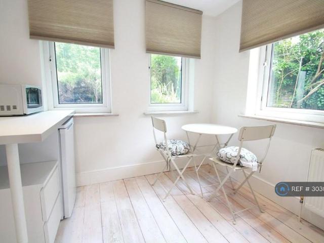 Studio for rent in The Hale, Greater London