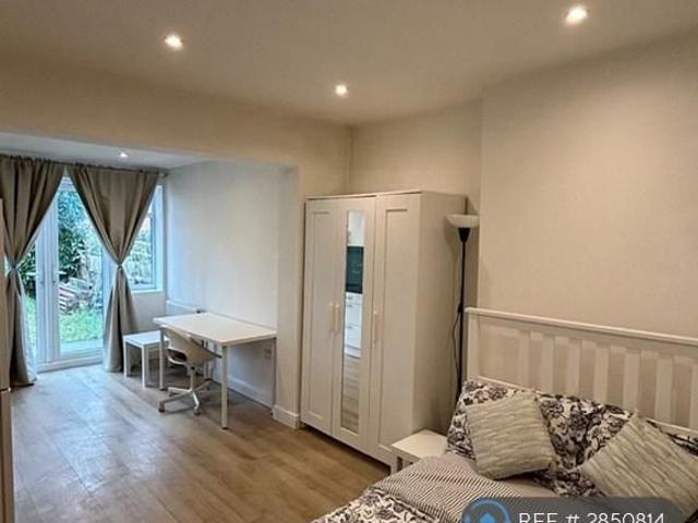 Studio for rent in Shepherd's Bush, Greater London
