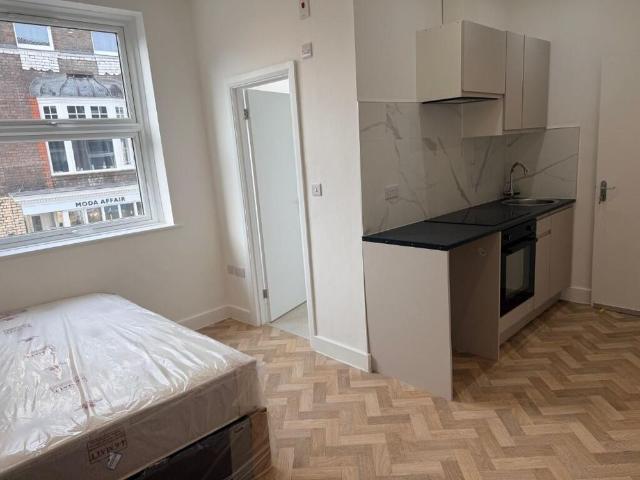 Studio for rent in Spring Park, Luton