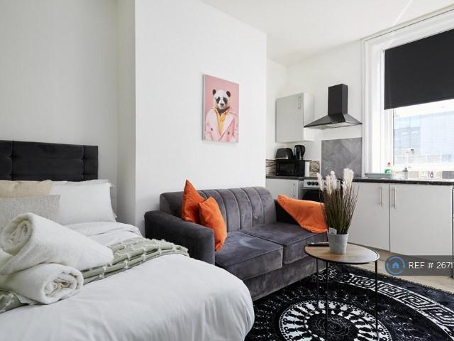 Flat for rent in Huddersfield, West Yorkshire