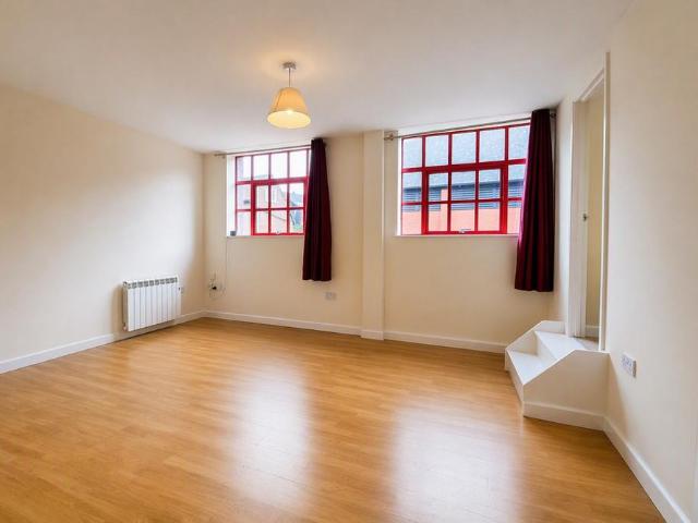 Studio for rent in St John's, Worcestershire