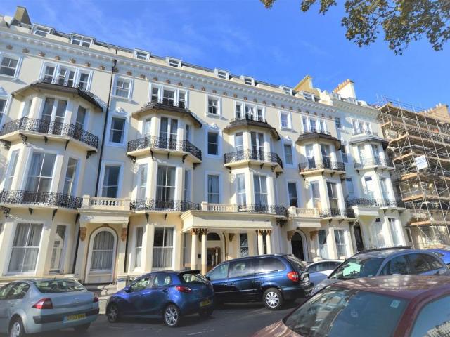 Flat for rent in Bohemia, Guestling Green
