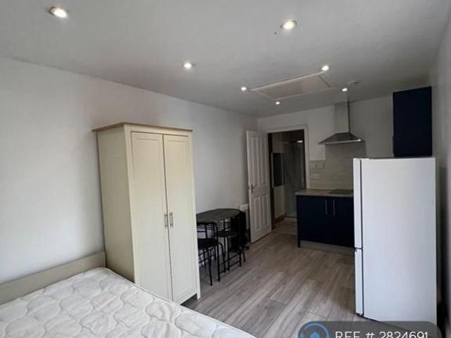 Studio for rent in Grays, Essex