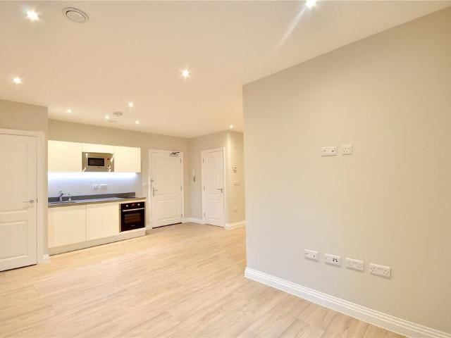 Flat for rent in Batchworth
