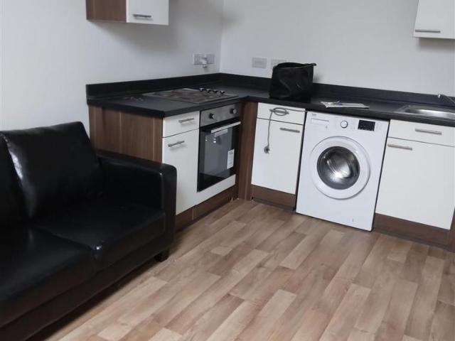 Flat for rent in Kensington, Calderstones